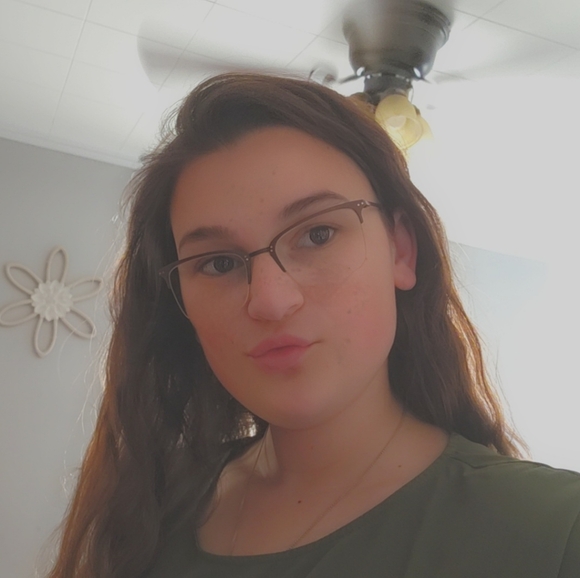 Meet Posh Ambassador, Victoria❤ - Picture 2 of 3